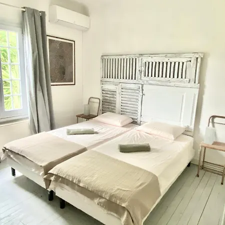 Grande Maison, 5 Chambres, Piscine A 5 Min D'arles Holiday home Fourques (Gard)
