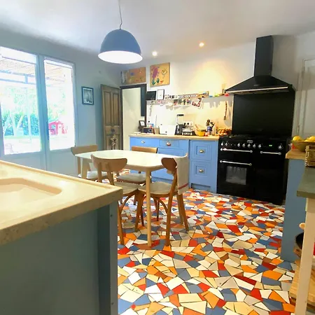 Holiday home Grande Maison, 5 Chambres, Piscine A 5 Min D'arles
