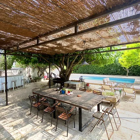 Grande Maison, 5 Chambres, Piscine A 5 Min D'arles Fourques (Gard)